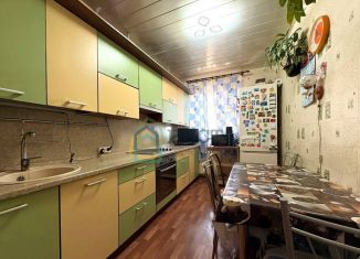 Продается четырехкомнатная квартира, 77.7 м2, Петергоф, улица Шахматова, 12к2