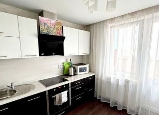 Продается 2-комнатная квартира, 60 м2, Киров, улица Ивана Попова, 56к1