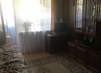Продам 2-ком. квартиру, 43.5 м2, Алушта, Октябрьская улица, 19