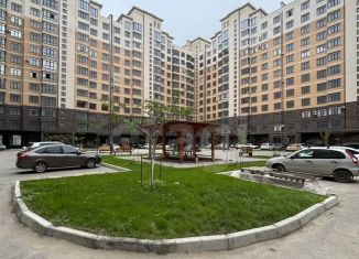 Продаю 3-ком. квартиру, 92 м2, Махачкала, Маковая улица, 2к3