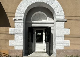 Продаю торговую площадь, 14.5 м2, Клин, Советская площадь, 25/2