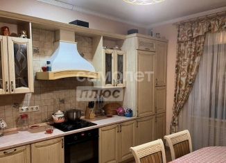 Продам 3-комнатную квартиру, 96 м2, Лобня, Юбилейная улица, 4к3