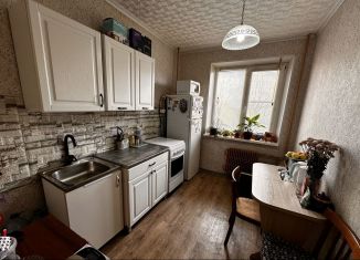 Продаю трехкомнатную квартиру, 66 м2, Тихвин, 5-й микрорайон, 32