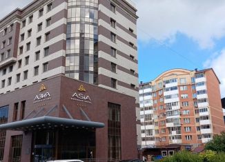 Продается трехкомнатная квартира, 100 м2, Абакан, улица Чехова, 95к2