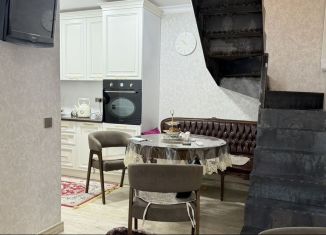 Трехкомнатная квартира в аренду, 70 м2, Махачкала, улица Буйнакского, 25, Кировский внутригородской район