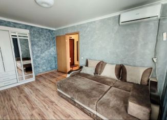 Продаю 1-ком. квартиру, 37 м2, посёлок городского типа Яблоновский, улица Гагарина, 192к1