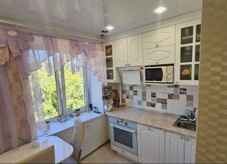 Четырехкомнатная квартира на продажу, 60 м2, Белорецк, улица В. Ленина, 35