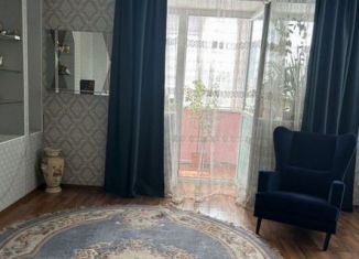 Сдам в аренду двухкомнатную квартиру, 100 м2, Астрахань, Звёздная улица, 5к4