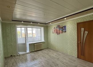 Продается 2-ком. квартира, 62 м2, Кукмор, улица Рабочий Переулок, 26