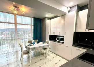 Сдается в аренду двухкомнатная квартира, 65 м2, Сочи, Дагомысская улица, 3/1, микрорайон Больничный Городок