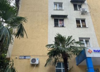 Продам 2-ком. квартиру, 49 м2, Сочи, улица Островского, 37, микрорайон Центральный