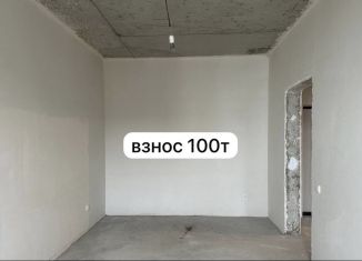 Продается двухкомнатная квартира, 62 м2, Кизляр, улица имени С.П. Кажурина, 1/1