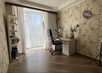 Продажа 2-ком. квартиры, 70 м2, Гатчина, улица Чкалова, 40