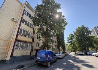 Сдаю в аренду двухкомнатную квартиру, 46 м2, Грозный, улица Иоанисиани, 20, 1-й микрорайон