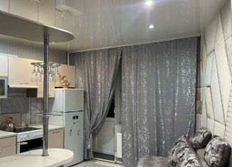 Сдаю в аренду 1-комнатную квартиру, 50 м2, Чебоксары, улица Николая Рождественского, 8