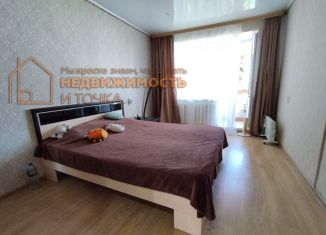 Продаю 3-комнатную квартиру, 61 м2, Янаул, Советская улица, 4