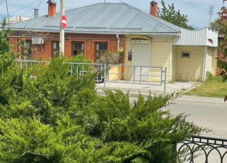 Продаю помещение свободного назначения, 30 м2, Лабинск, Красная улица, 39