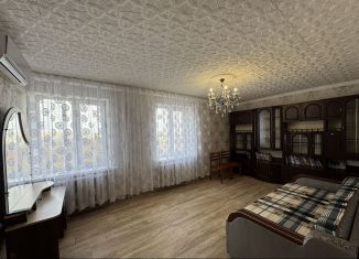 Продажа трехкомнатной квартиры, 60.7 м2, посёлок городского типа Новоозёрное, улица Адмирала Кантура, 5