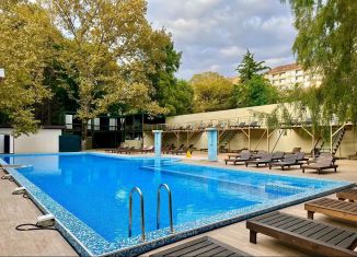 Сдаю в аренду 2-комнатную квартиру, 50 м2, Сочи, улица Ленина, 219/6Б, микрорайон Курортный Городок