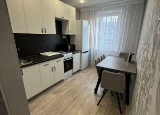 Сдаю 2-ком. квартиру, 52 м2, Елабуга, проспект Мира, 30