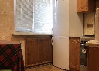 Продам 2-ком. квартиру, 39.8 м2, Гатчина, Рощинская улица, 29