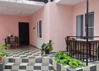 Сдаю двухкомнатную квартиру, 30 м2, село Витязево, улица Майора Витязя, 20