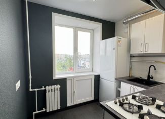 Продажа 2-ком. квартиры, 43 м2, Ефремов, улица Горького