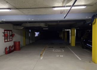 Сдам машиноместо, 14 м2, Крым, улица Маршала Советского Союза Буденного С.М., 33к3