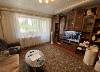 Продам 3-ком. квартиру, 65.3 м2, Боровичи, Загородная улица, 36