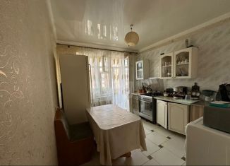 Продам 3-ком. квартиру, 80 м2, Махачкала, улица Ушакова, 5