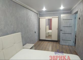 Сдаю в аренду 2-комнатную квартиру, 50 м2, Крымск, Троицкая улица, 3