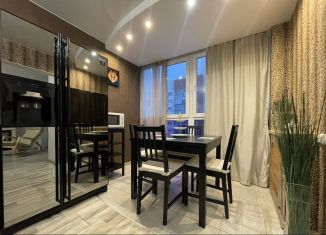 Сдам в аренду 1-ком. квартиру, 50 м2, Уфа, Революционная улица, 72