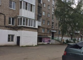 Продажа трехкомнатной квартиры, 60 м2, Чернушка, улица Нефтяников, 10