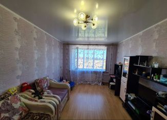 Продается 3-ком. квартира, 68 м2, Камызяк, улица Максима Горького, 69