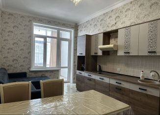 Сдаю в аренду однокомнатную квартиру, 63 м2, Дагестан, проспект Акулиничева