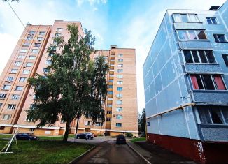 Продажа 3-ком. квартиры, 55 м2, Нижнекамск, Спортивная улица, 5А