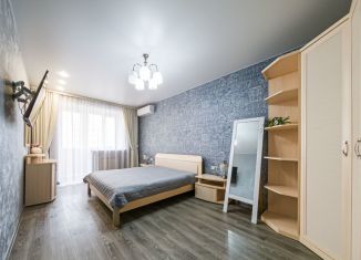 Продается трехкомнатная квартира, 101.8 м2, Екатеринбург, Чкаловский район, улица 8 Марта, 171