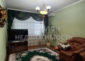 Продается 3-комнатная квартира, 61.3 м2, Курск, улица Гагарина, 25