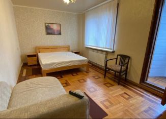 Сдаю 1-ком. квартиру, 38 м2, Ялта, Таврическая улица, 5