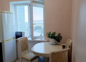 Продается двухкомнатная квартира, 42 м2, Волгоград, улица Батова, 6