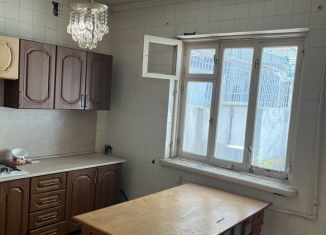 Продается 4-комнатная квартира, 120 м2, Махачкала, улица Аскерханова, 20, Советский район