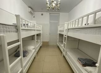 Сдача в аренду комнаты, 10 м2, Каспийск, улица Орджоникидзе, 27