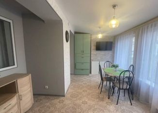 Продам 4-ком. квартиру, 69 м2, Евпатория, проспект Победы, 33