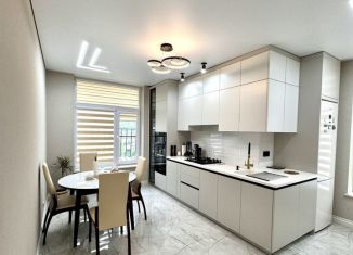 Продается 1-ком. квартира, 50 м2, Нальчик, улица Атажукина, 2А, район Предгорный