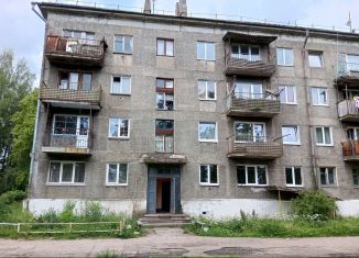 Продам 2-ком. квартиру, 44.5 м2, поселок Краснооктябрьское, Школьная улица, 4