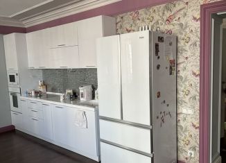 Сдам 4-ком. квартиру, 125 м2, Красноярск, улица Молокова, 1к1, ЖК Городок