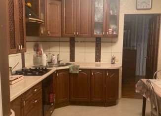 Продажа 3-ком. квартиры, 90 м2, Симферополь, Камская улица, 25