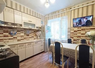 Продается 4-ком. квартира, 92 м2, Новопавловск, улица Калинина, 9