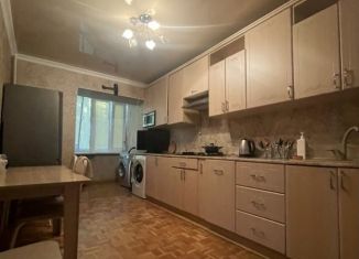 Продаю 3-ком. квартиру, 64 м2, Ставрополь, улица Мира, 358