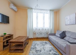 Сдается в аренду 2-ком. квартира, 65 м2, Екатеринбург, улица Юлиуса Фучика, 1, Чкаловский район